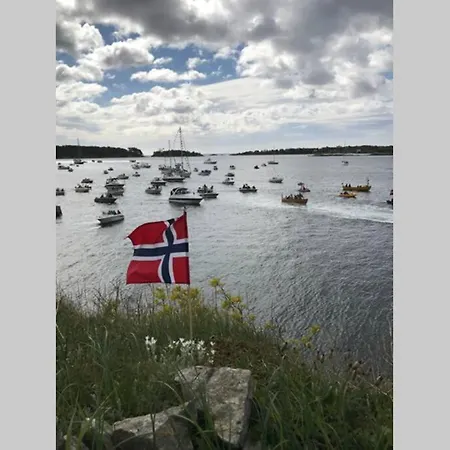 Hytte Helt Ved Sjoen, Brygge Og Fantastisk Utsikt 別荘