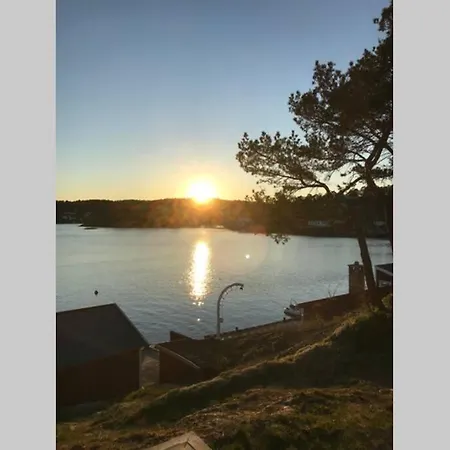 別荘 Hytte Helt Ved Sjoen, Brygge Og Fantastisk Utsikt アーレンダール