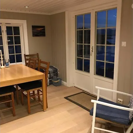 別荘 Hytte Helt Ved Sjoen, Brygge Og Fantastisk Utsikt アーレンダール