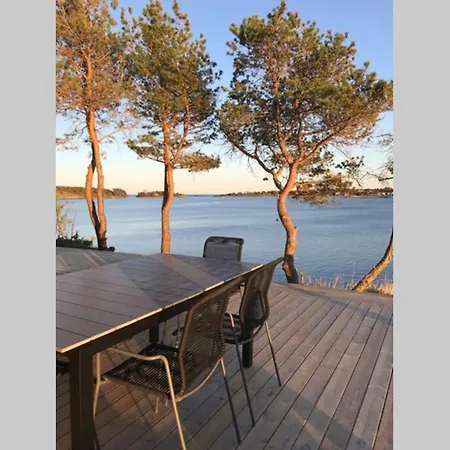 Hytte Helt Ved Sjoen, Brygge Og Fantastisk Utsikt