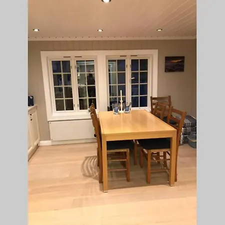 Hytte Helt Ved Sjoen, Brygge Og Fantastisk Utsikt Holiday home Arendal