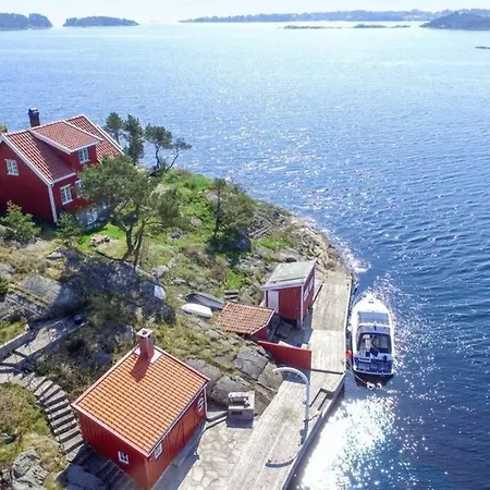 Hytte Helt Ved Sjoen, Brygge Og Fantastisk Utsikt *