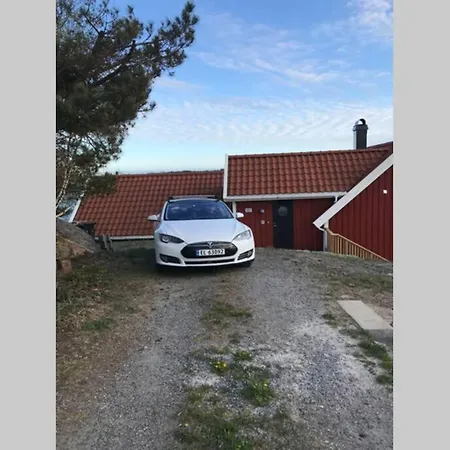Hytte Helt Ved Sjoen, Brygge Og Fantastisk Utsikt * Arendal